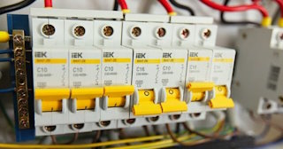Монтаж УЗО - установка по доступной цене от 371 руб в Азнакаево от ЭлектроЗнк